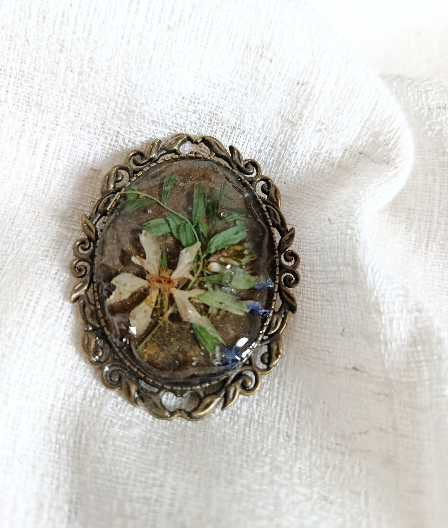 Broche fleur de prunier