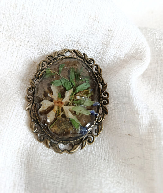 Broche fleur de prunier