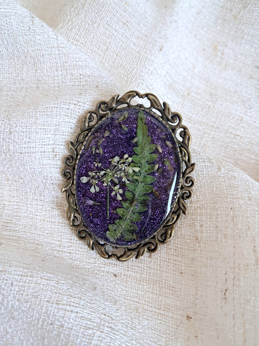 Broche fougère et paillettes