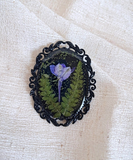 Broche fougère et delphinium